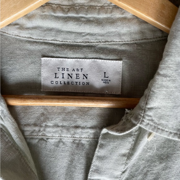 A&F Short-Sleeve Summer Linen-Blend Button-Up Shirt - Picture 3 of 3